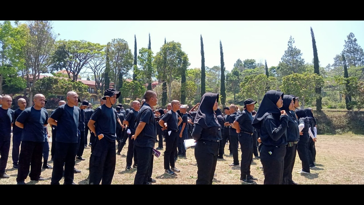 ENGLISH CAMP POLTEKPEL Surabaya 