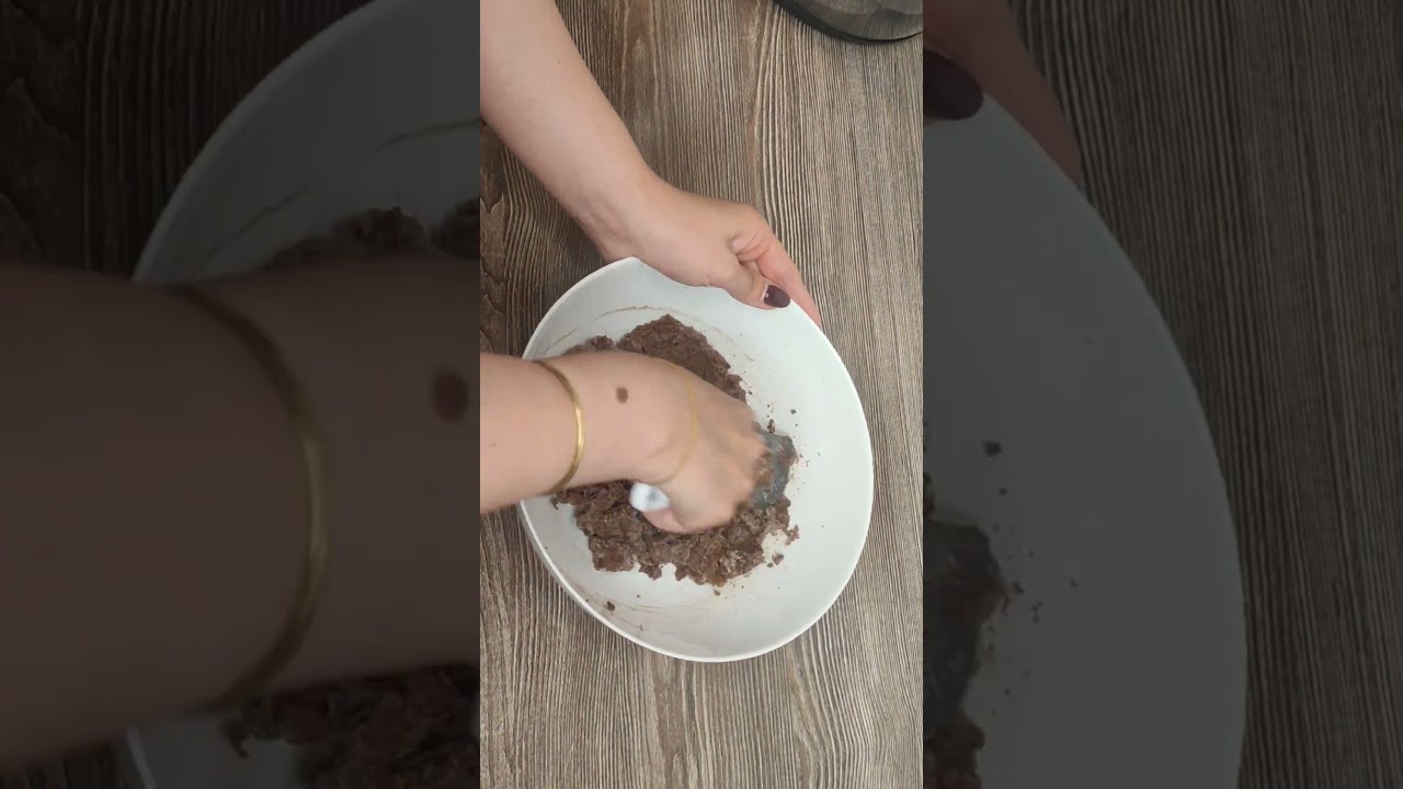 This Chocolate Banana Roll Is Addictive 🍫🍌