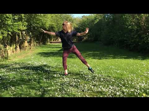 Primary Ballet - Bouncing Ball Dance