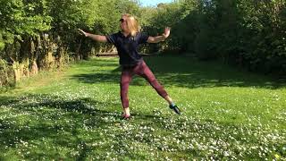 Primary Ballet - Bouncing Ball Dance