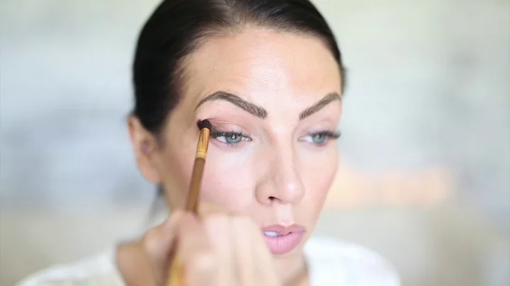 Ruth Shelton - Two Tone Eye Makeup Tutorial - Mask...