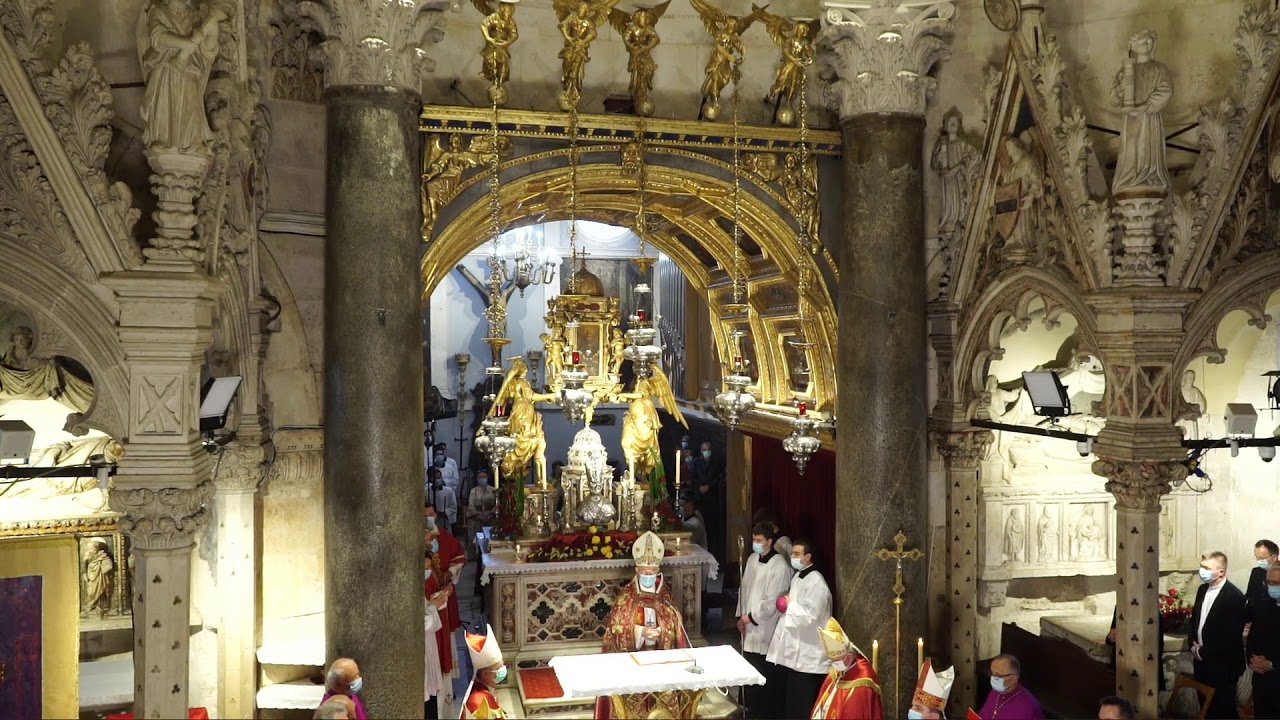 Devetnica sv.Dujmu - Svečana večernja i otvaranje moćnika iz katedrale sv. Dujma - Split 06.05.2021.