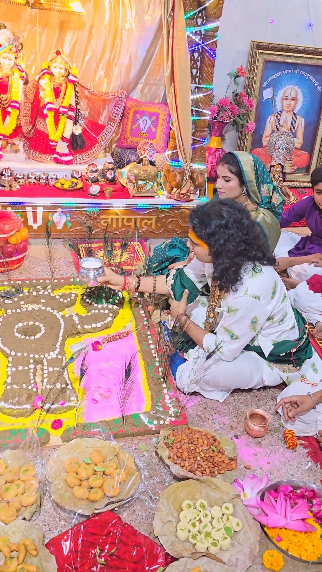 गुरु मां और गुरुजी ने किया श्री गिरिराज पूजन और लगाए छप्पन भोग ???