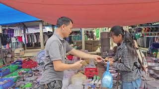 The girl tried to go to the market to buy things and met her ex-husband at the market