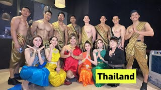 Trai Đẹp Thái Lan Bao Quanh Thu Phương Trong Show Lô Tô Thái Aroy