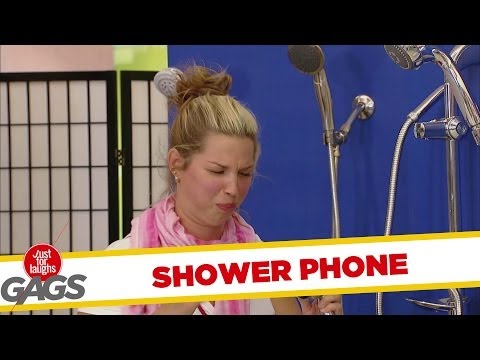 youtube filmek - Shower Phone Sprays Their Face!