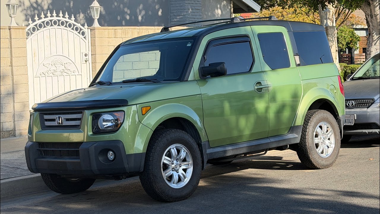 Я продаю этот чистый поднятый элемент Honda с множеством улучшений.