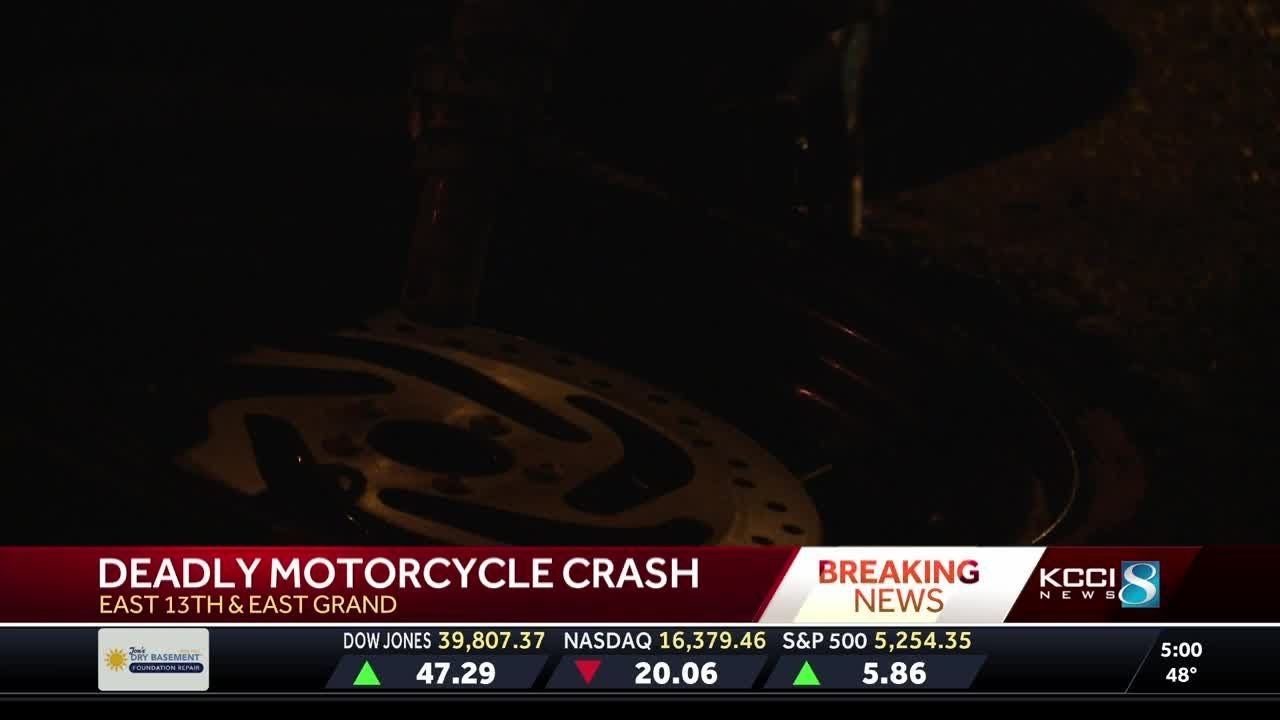 Motorcyclist killed in Des Moines crash - YouTube