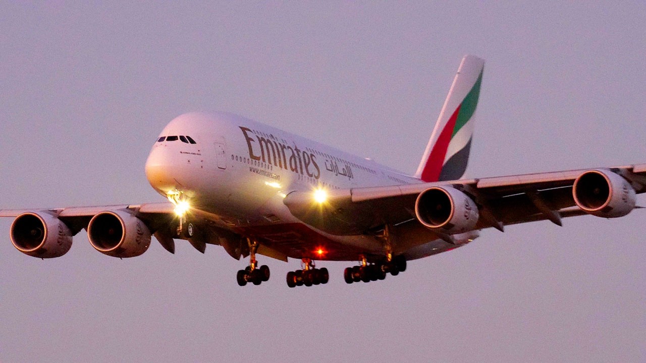 ✈️ 🇦🇪 GOLDEN HOUR EK B777 and A380 landing in Adelaide (ADL/YPAD) *RARE*