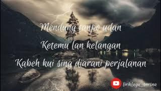 Mendung tanpo udan - Ndarboy Genk ( lirik lagu ) II aku moco koran sarungan kowe belonjo dasteran