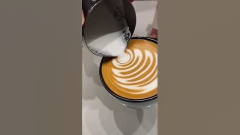 The easiest way to draw slow Rosetta on a coffee latte #viral #coffee #short#art #rosetta #coffee