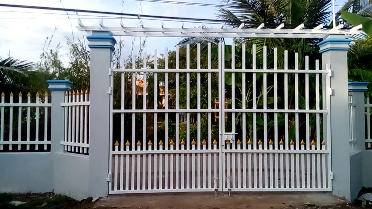 Mẫu hàng rào cửa cổng 2 cánh đơn giản xinh xinh mới làm xong trong ...