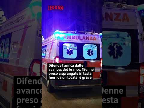Video Difende l'amica dalle avances, 19enne preso a sprangate in testa fuori da un locale: è grave