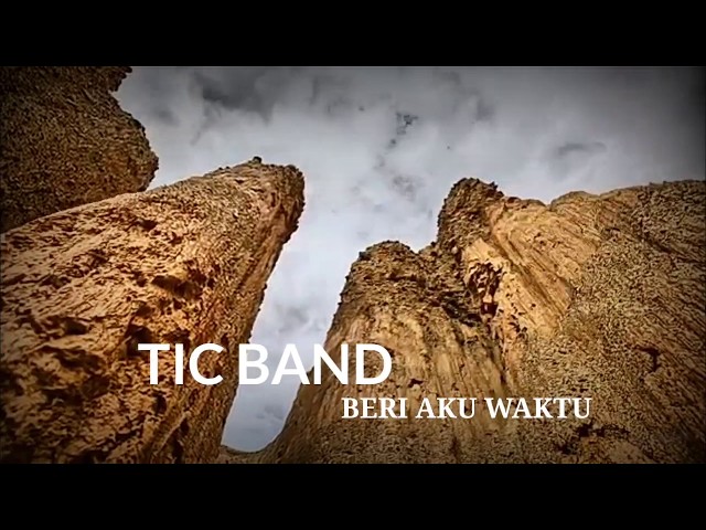 Tic band - Beri aku waktu | Lyrics class=