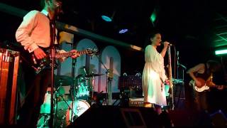 Emiliana Torrini - Gun (Live @ Glee Club)