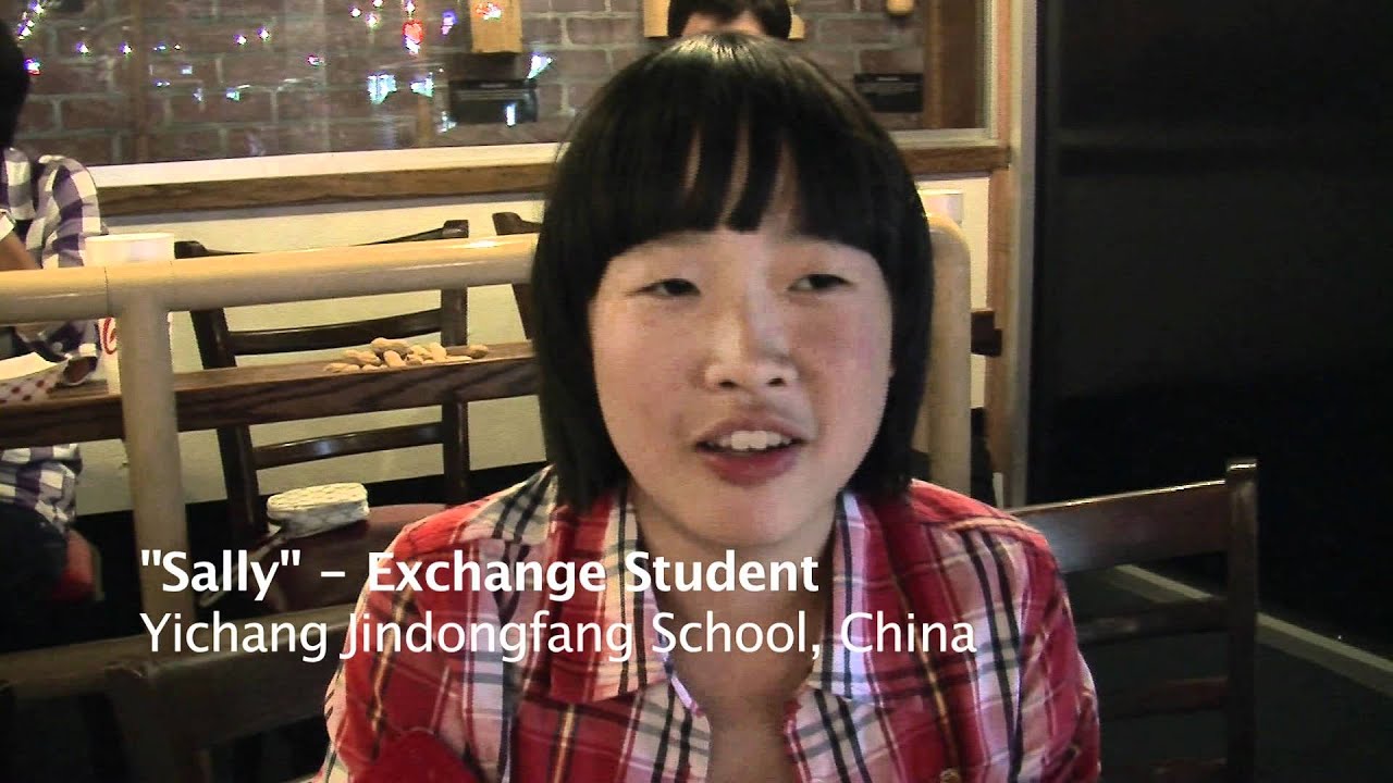 Chinese Exchange Students and Host Families Discuss First Night 