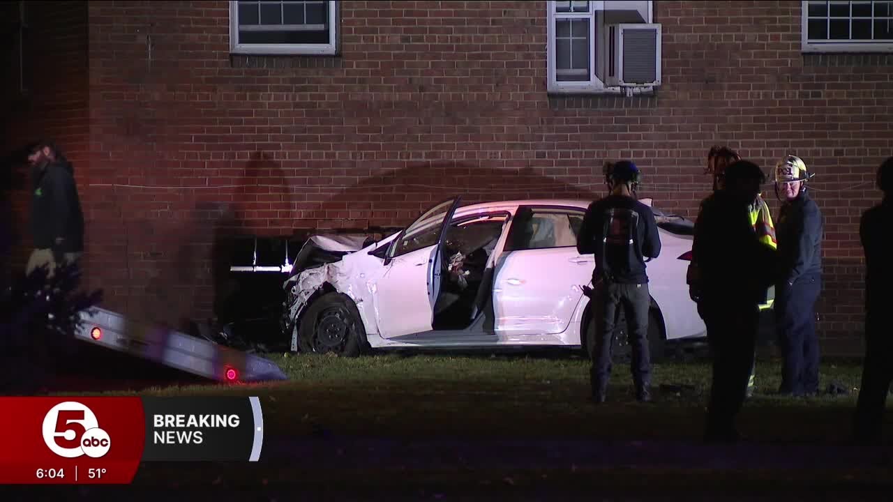 Car crashes into Euclid apartment building - YouTube