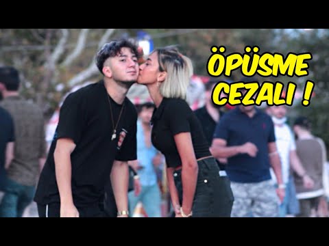 KIZLARLA CEZALI OYUN OYNAMAK ! ( ÖPME CEZALI )