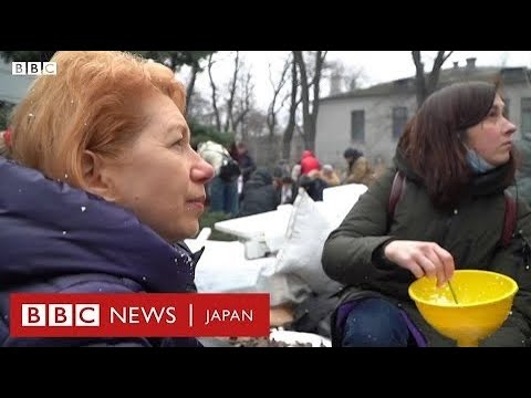 東部ドニプロで女性たちが火炎ビンを手作り　ウクライナ侵攻