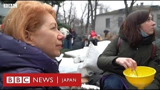 東部ドニプロで女性たちが火炎ビンを手作り　ウクライナ侵攻