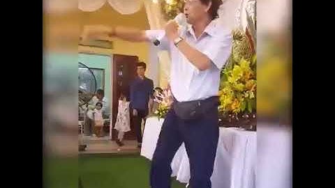 Cụ ông 70t hát Chiếc Khăn Piêu cực đỉnh