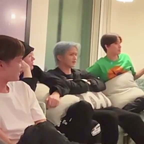Mark, are you okay? 🙂 #mark #haechan #taeyong #yuta #nct127 #live