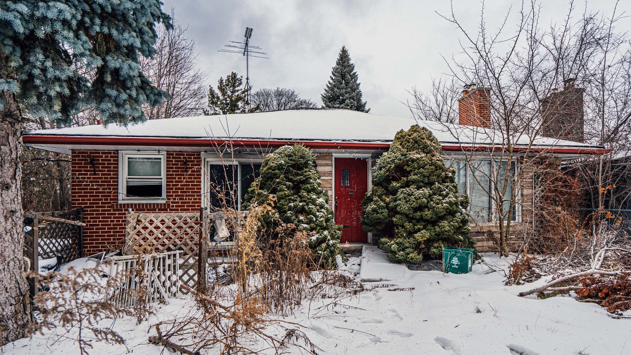 This Forgotten ABANDONED 1950s Squatter Hideout Reveals Dark Secrets
