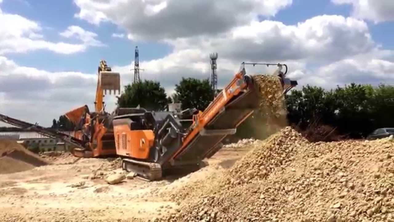 Scalpeur Portafill 5000CT et Concasseur à percussion Portafill 7000IC - Terrassement