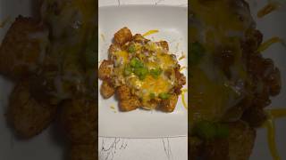 Chili Cheese Tater tots | Wendy’s can chili | Tater Tot recipe | Chili cheese Tater Tot casserole 🍟