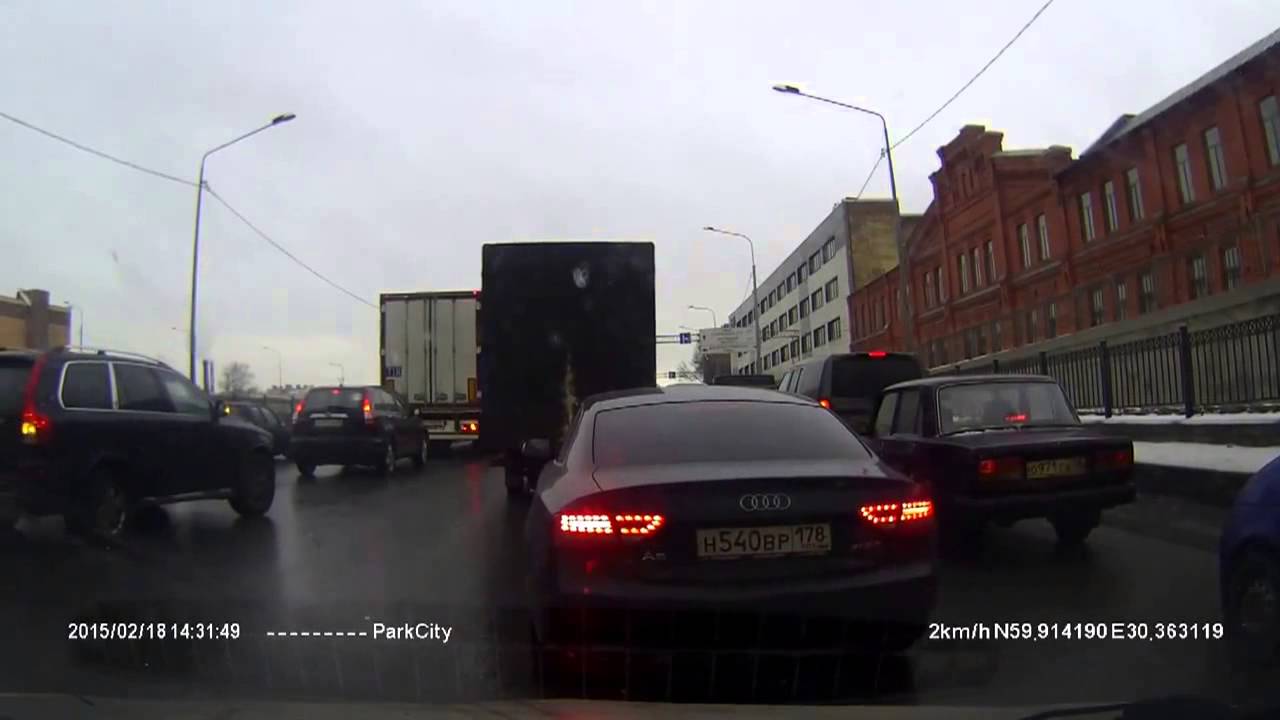 Обводный проткнул колесо грузовику ножом - YouTube