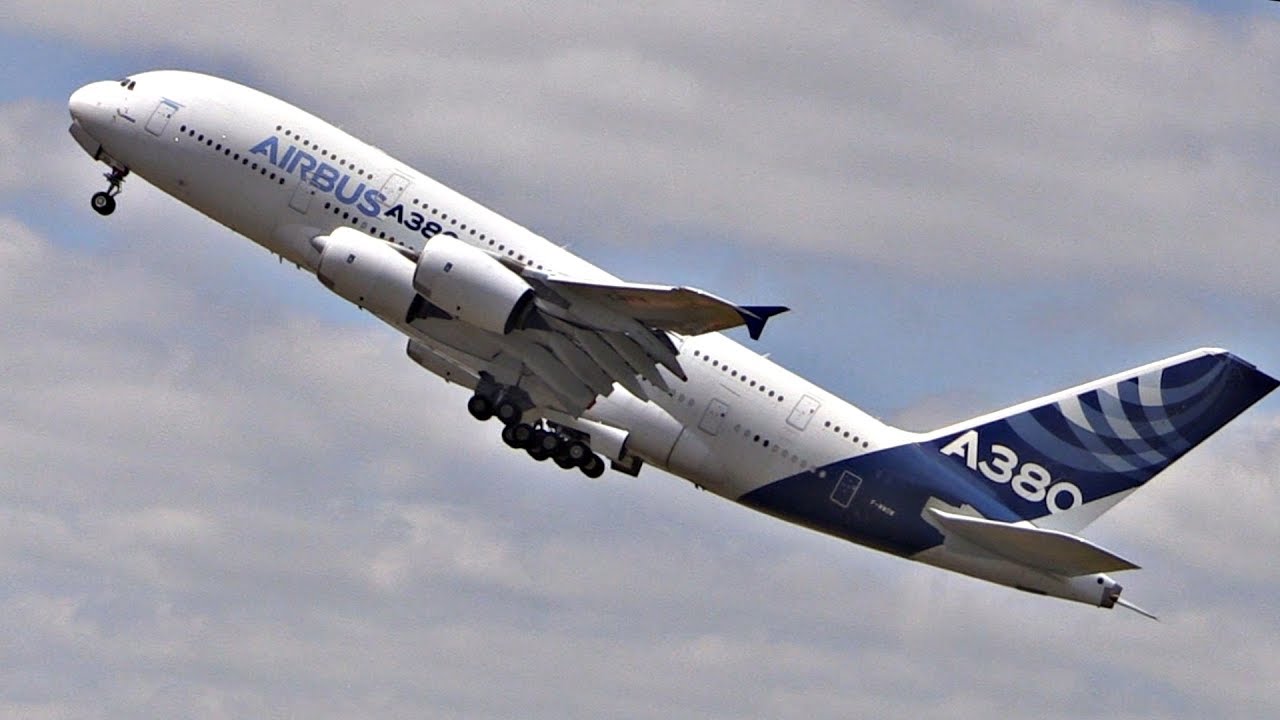 Airbus A380 Airshow Display | Paris Airshow 2017 | STEEP Takeoff, Flight Display & Landing!