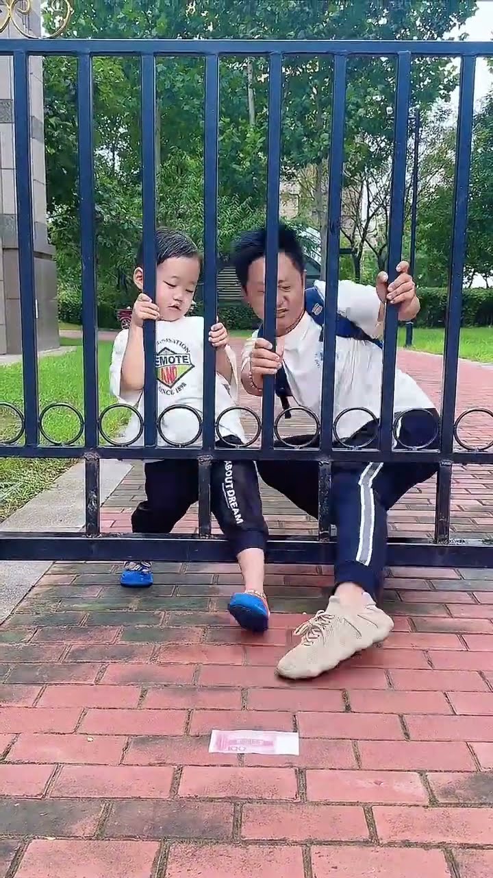 爸爸的钱够不着，还是儿子聪明！#Cute baby#Cute#呆萌小米宝#聪明宝宝#萌娃
