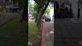 demo kepada bank Bsi, hingga aksi bakar ban dijalan gatot subroto