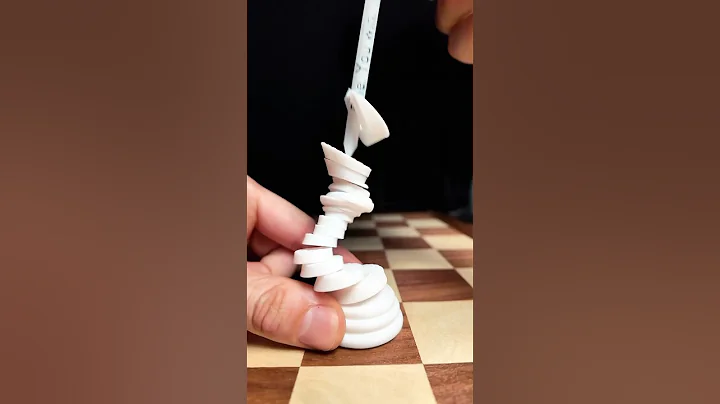 Chess king that collapses