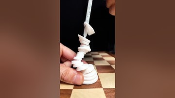 Chess king that collapses