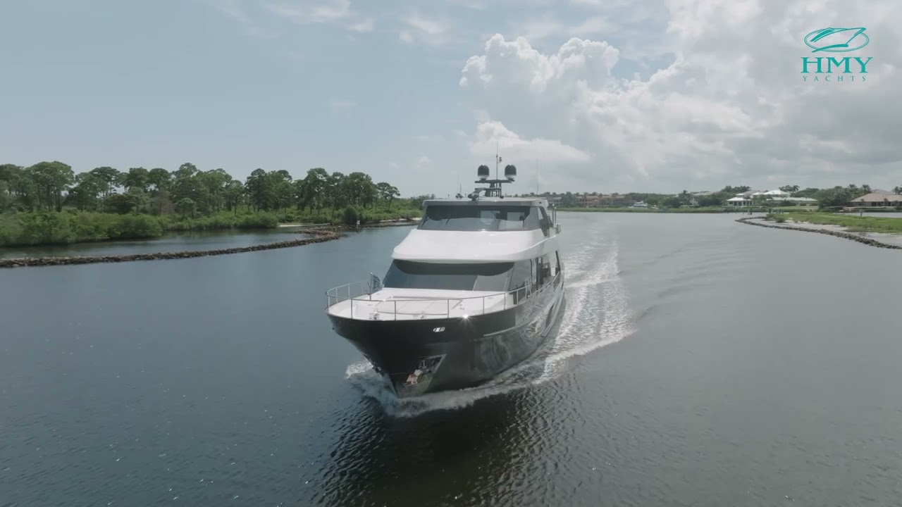 2022 Ocean Alexander 32L - For Sale with HMY Yachts