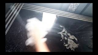 Terminando De Limpar A Mesa