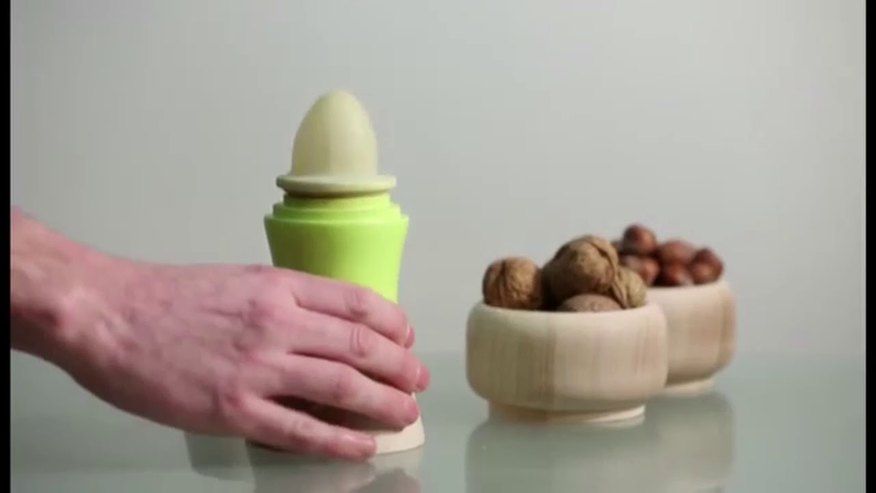 Casse Noix Et Fruits A Coque Noisettes Toha Vert Youtube