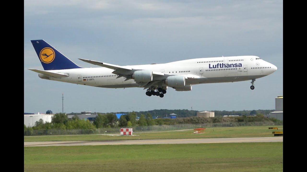 Lufthansa 747-8 landing, DTW