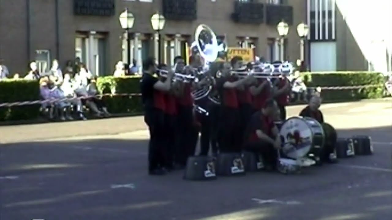 Spetterend Voorprogramma Taptoe Putten 2005 | Love Hendels op het Fontanusplein 🎶
