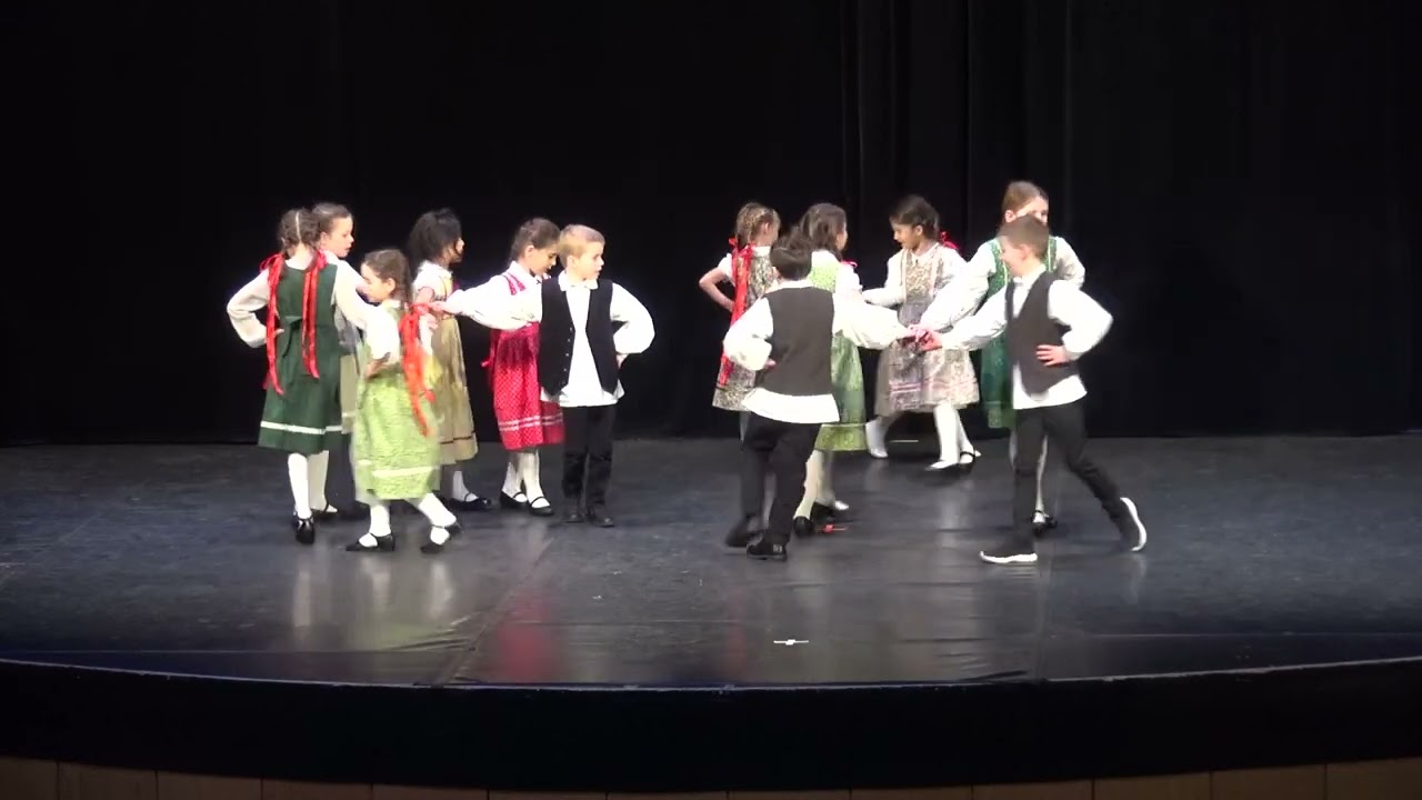 Csurgó csoport - Felvidéki játékfűzés és dunántúli ugrós táncok