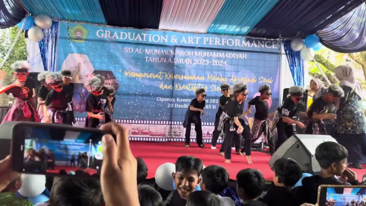 Performance Azfar dance di acara perpisahan kelas 6. Juni 2024 lagu Abang Jago