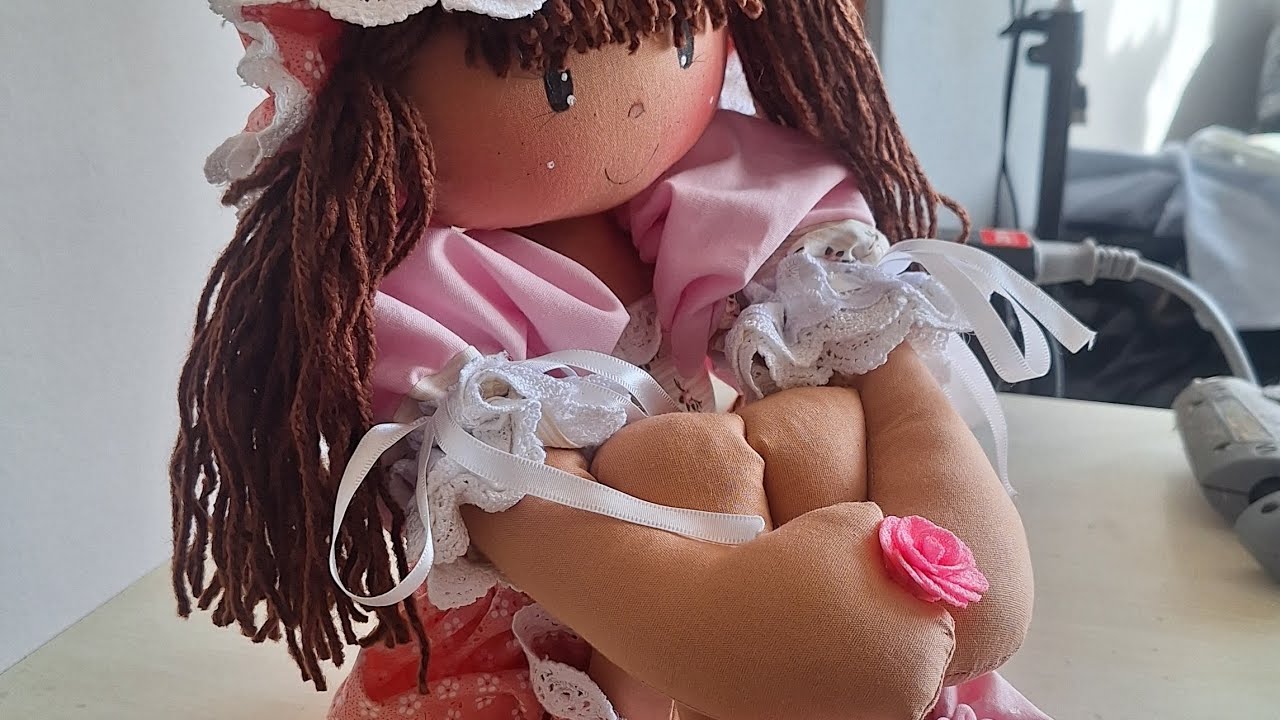 BONECA  PERNUDA  com molde gratuito na descrição do video. muito fácil todos pode fazer  11980989447