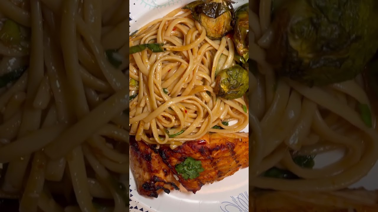 I got the viral Whole Foods family meal. #foodie #wholefoodsmarket #easymeals