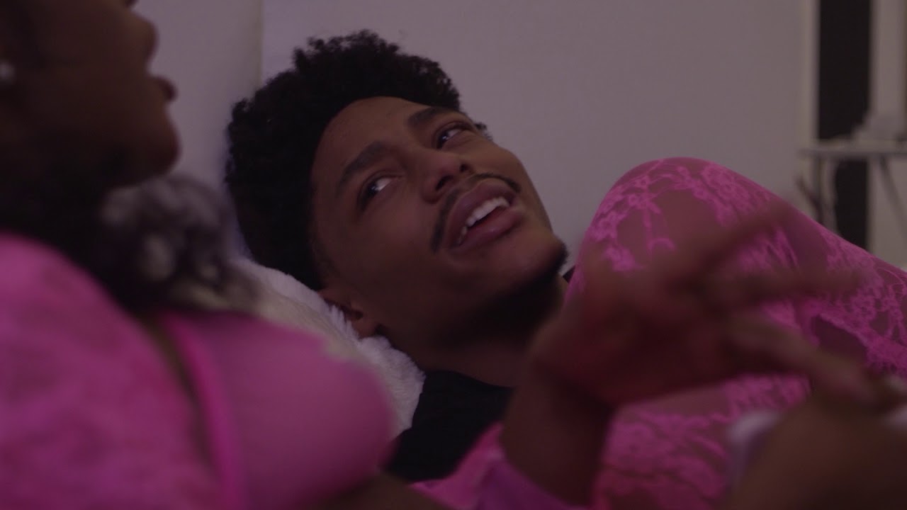 Ver TAYLOR GIRLZ - LATE NIGHT SNACK (OFFICIAL MUSIC VIDEO) en YouTube