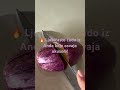 Pepino dulce (slatki pepino) je egzotično voće koje izgleda kao mala dinja sa ljubičastim prugama