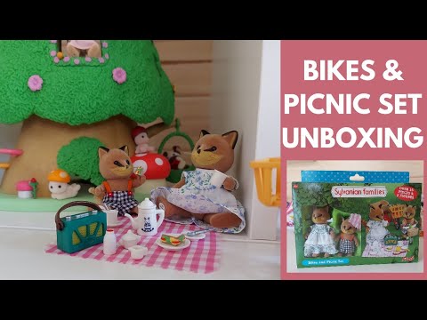 Sylvanian Families/Calico Critters Pookie Panda Family Unboxing - New for  2021 