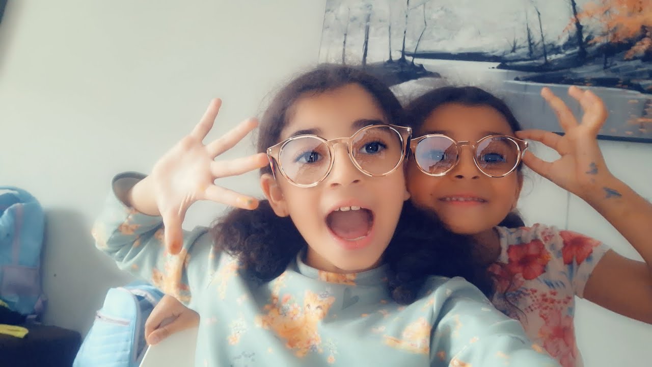 Hoje  eu  e  minha  irmã  vamos  pintar  com  tinta 