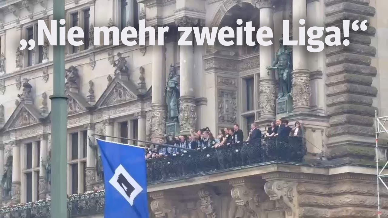 HSV-Aufstiegsfeier: Mannschaft lässt sich von Fans auf Rathausmarkt feiern