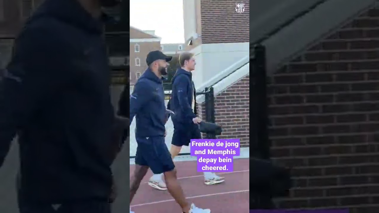 Frenkie de Jong and Memphis depay been cheered by Barca fans